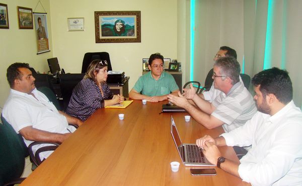 Sindicato APEOC negocia reajuste e repasse do Fundef em Itaiçaba