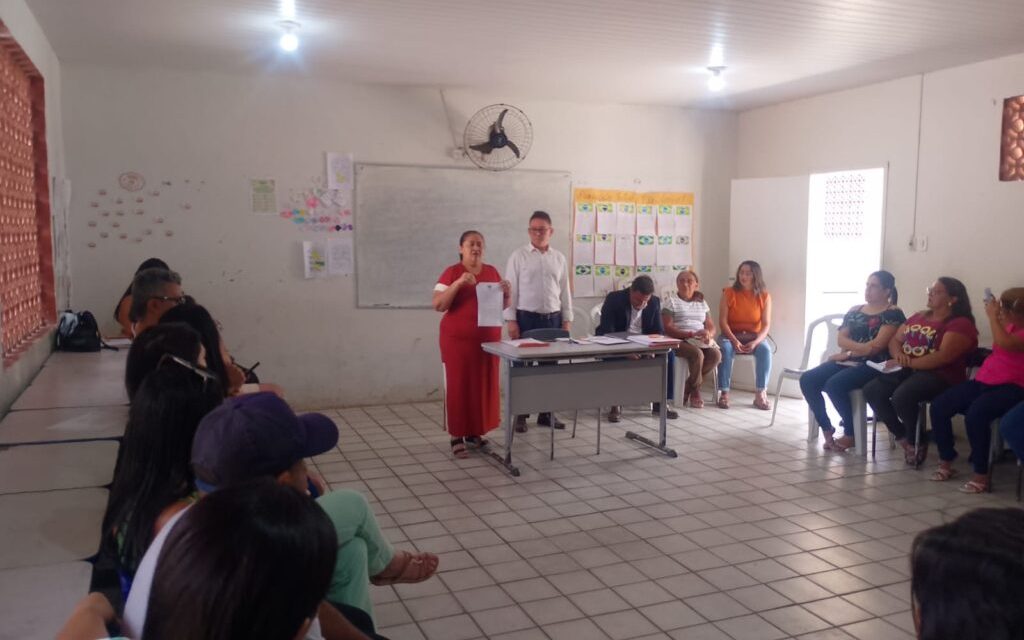 PALMÁCIA: APEOC REALIZA PLENÁRIA E DEBATE AÇÕES SOBRE 1/3 DE FÉRIAS, PRECATÓRIOS DO FUNDEF E FUNDEB, E PREV/FUNDEB COM A CATEGORIA.