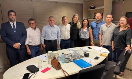 PACATUBA: APEOC DISCUTE COM PREFEITURA, REFORMULAÇÃO DO PLANO DE CARGOS E CARREIRAS, PRECATÓRIO DO FUNDEF, AÇÕES DO FUNDEB E DEMAIS PAUTAS DA CATEGORIA