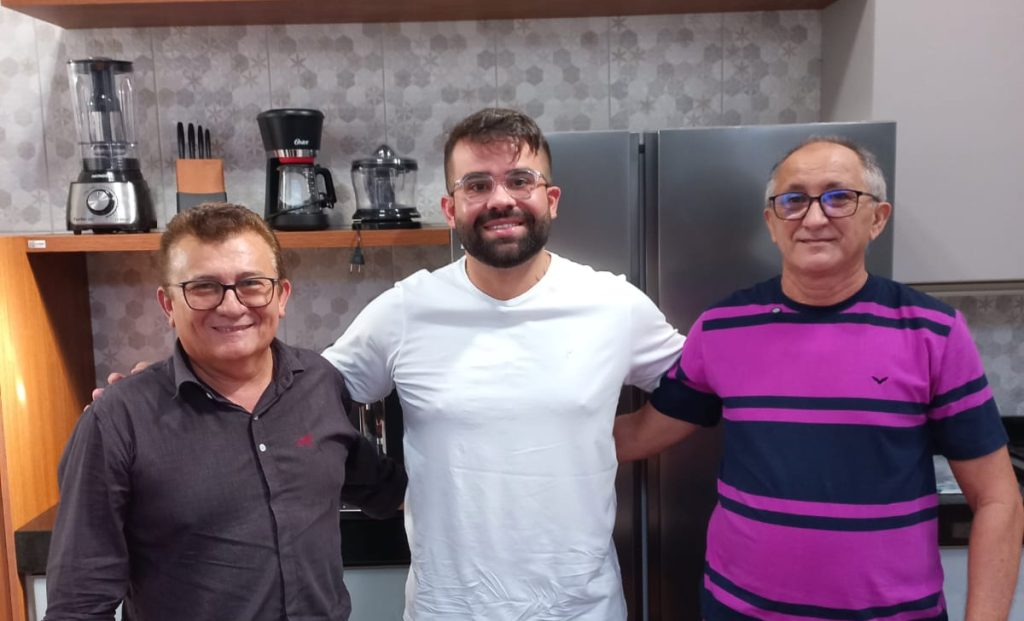 MORAÚJO: PROJETO DE LEI QUE REGULAMENTA PRECATÓRIOS DO FUNDEF É ENVIADO À CÂMARA COM SUGESTÕES DO SINDICATO APEOC