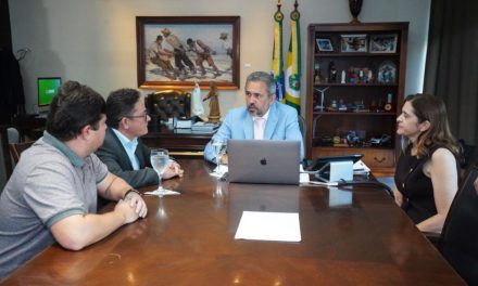 PRECATÓRIOS DO FUNDEF: PAGAMENTO DA QUARTA PARCELA NA FOLHA DE AGOSTO É CONQUISTA DA LUTA POLÍTICA, SINDICAL E JURÍDICA DA APEOC E DA MESA DE NEGOCIAÇÃO