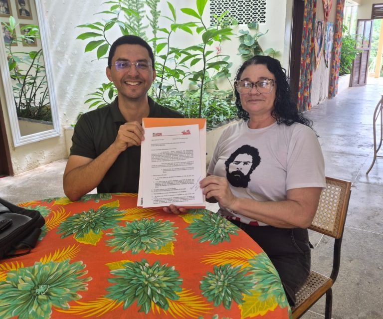 PEREIRO: APEOC PROTOCOLA PROPOSTAS DE VALORIZAÇÃO DA CARREIRA DOCENTE DURANTE REUNIÃO DO CONSELHO MUNICIPAL DO FUNDEB
